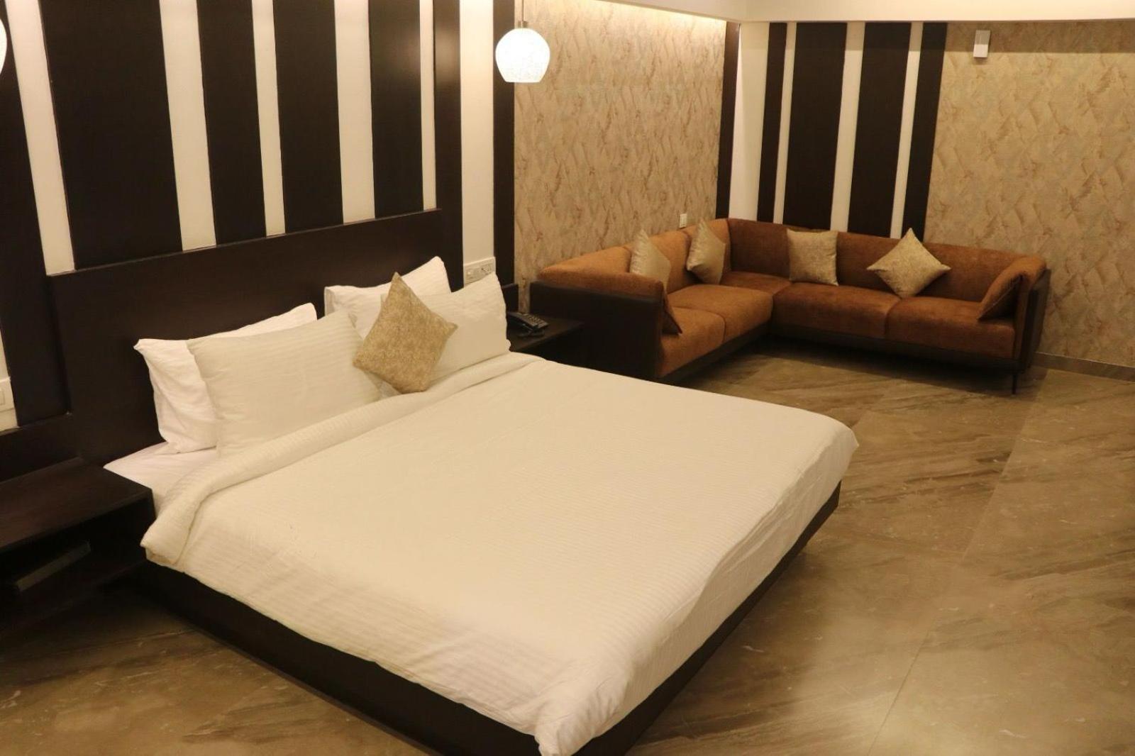 Hotel Kadamb Tree Jabalpur Exterior foto