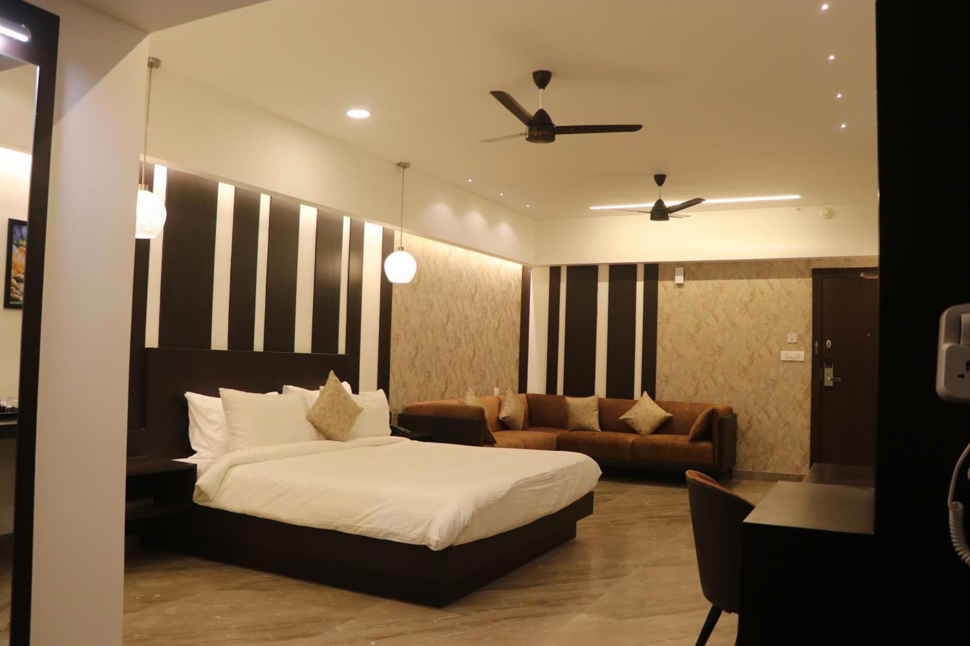 Hotel Kadamb Tree Jabalpur Exterior foto