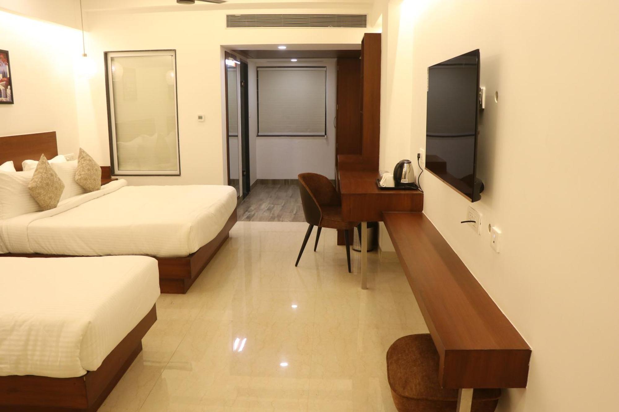 Hotel Kadamb Tree Jabalpur Exterior foto