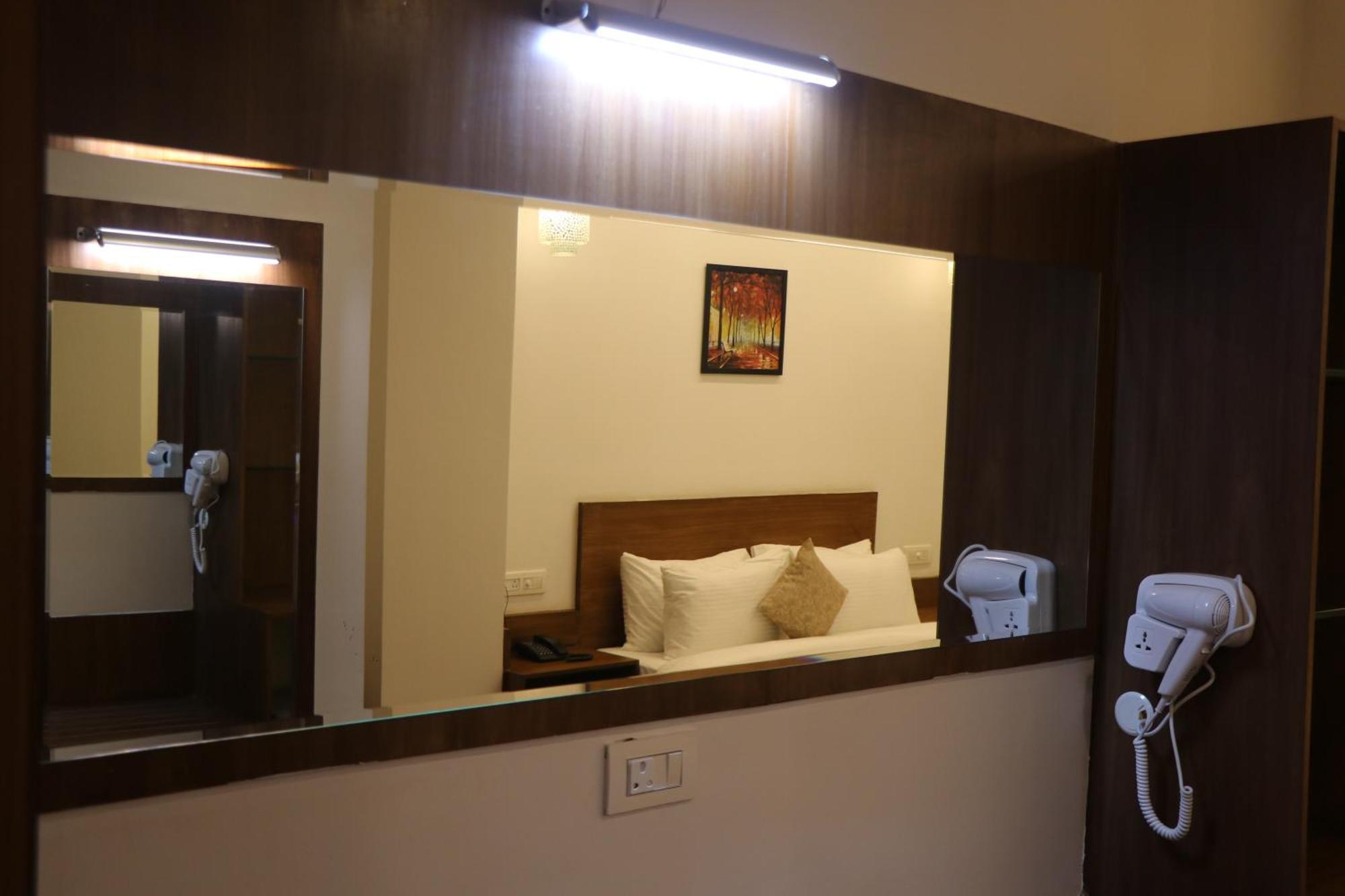 Hotel Kadamb Tree Jabalpur Exterior foto